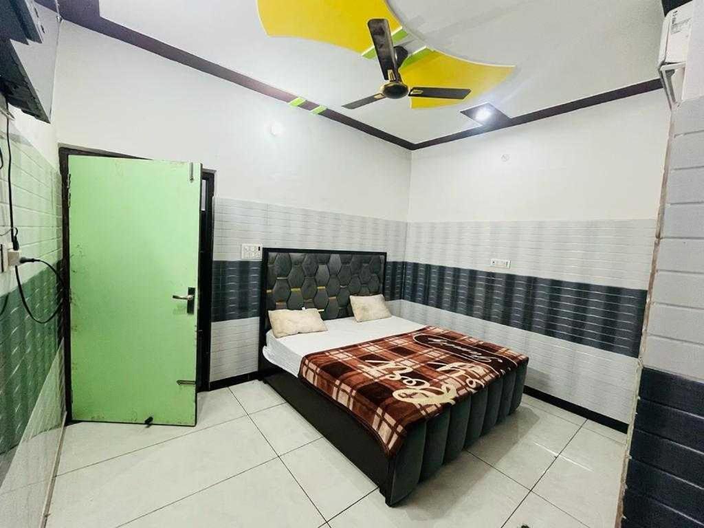 Spot On Hotel Masuri Мирут Екстериор снимка