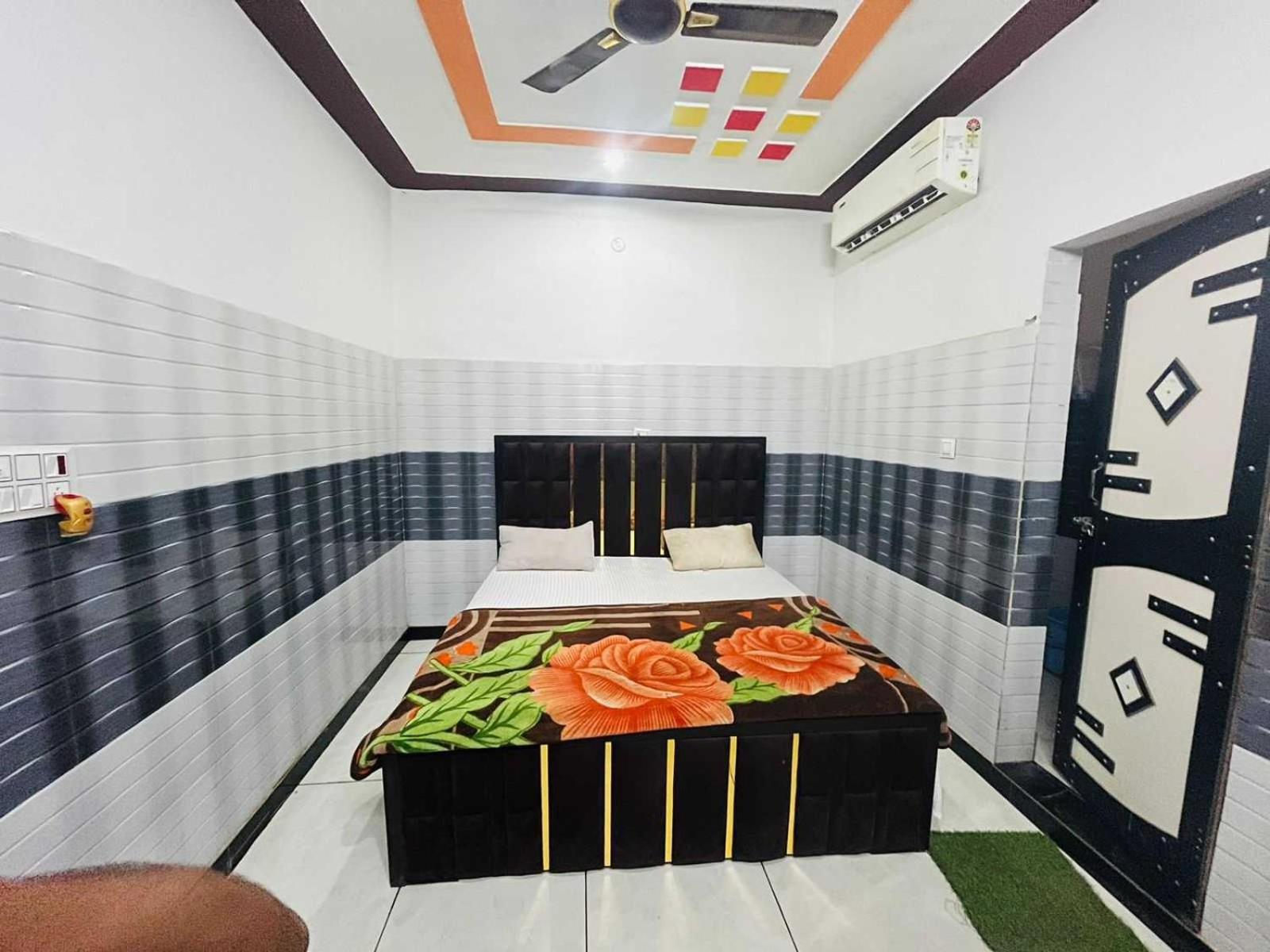 Spot On Hotel Masuri Мирут Екстериор снимка