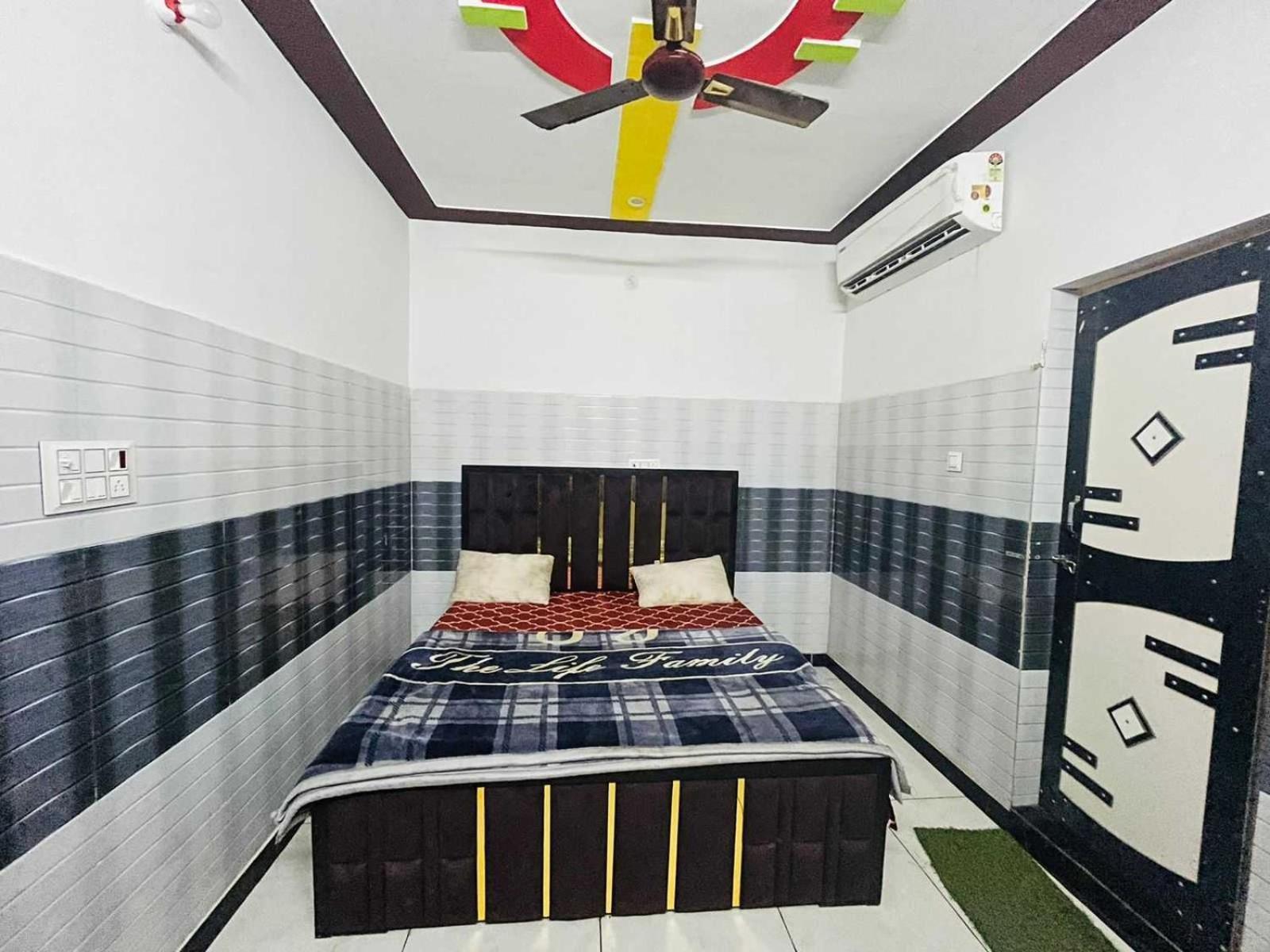 Spot On Hotel Masuri Мирут Екстериор снимка