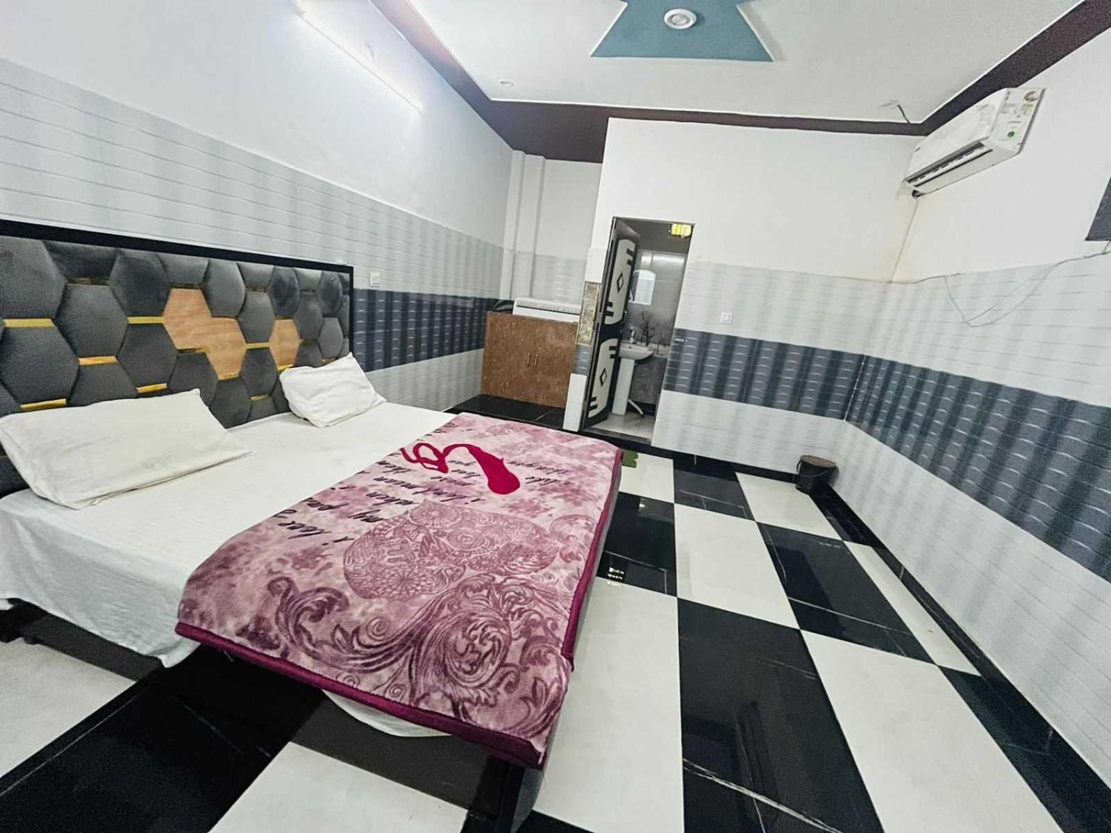 Spot On Hotel Masuri Мирут Екстериор снимка